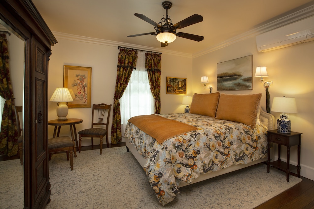 Room, Private Bathroom (#30 Ponderosa)