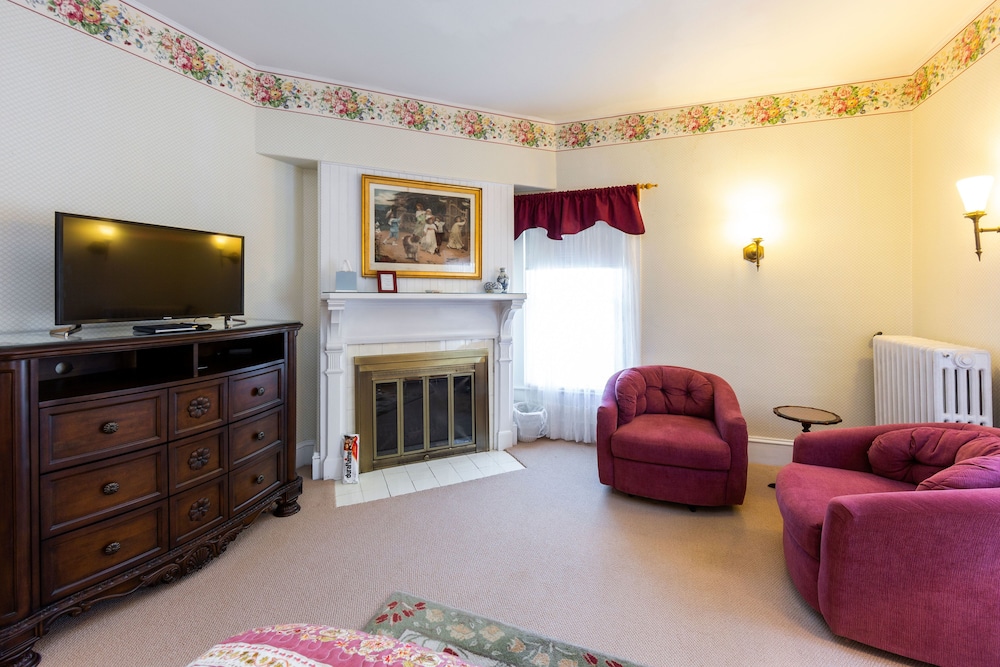 Frenchman Bay Room