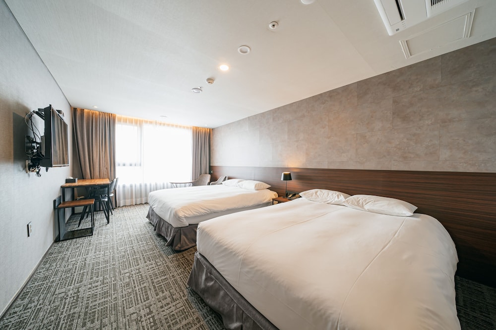 Deluxe Family Twin Room (For 4 people / No View) photo 3