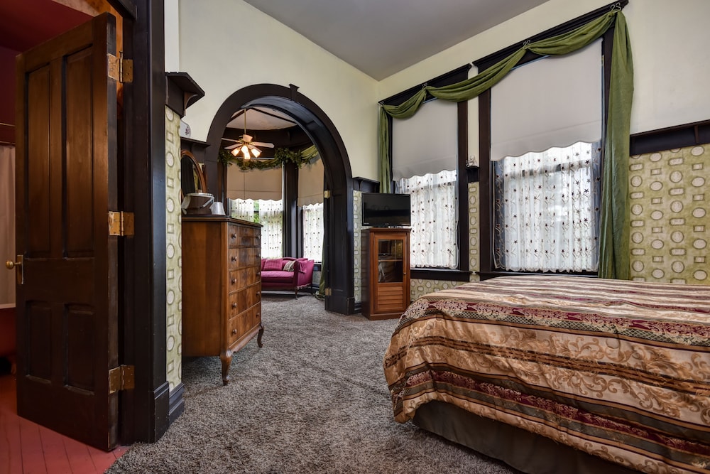 Suite (Governor)