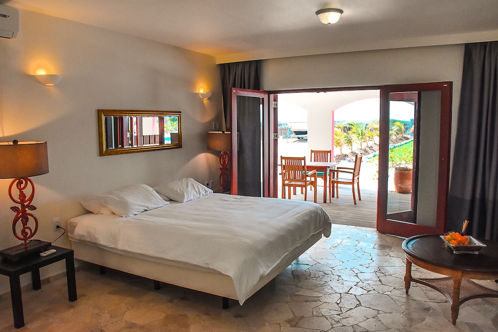 Comfort Studio Suite, 1 Queen Bed, Ocean View