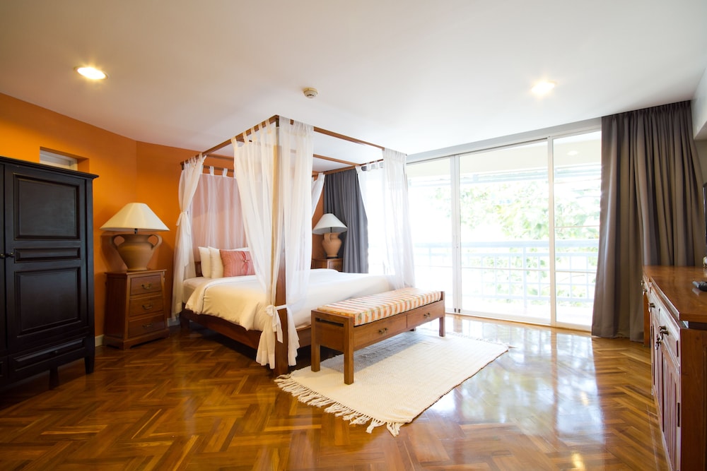 Charm Suite - Photo 1