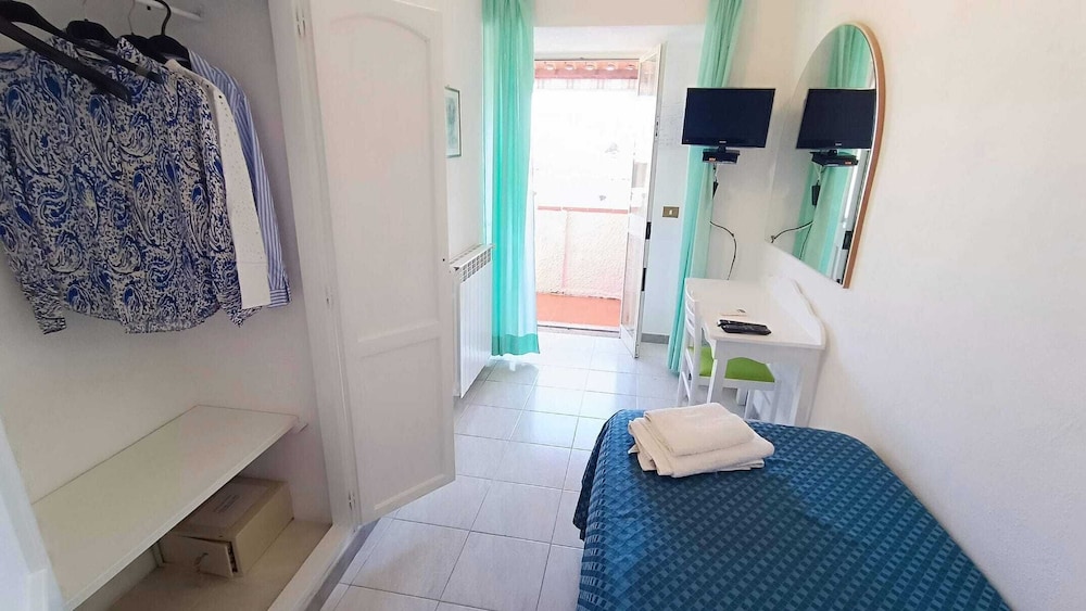 Standard Single Room, Ensuite (Singola)