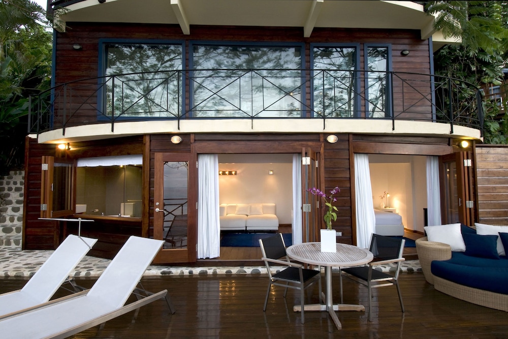Suite, 1 King Bed, Ocean View photo 3