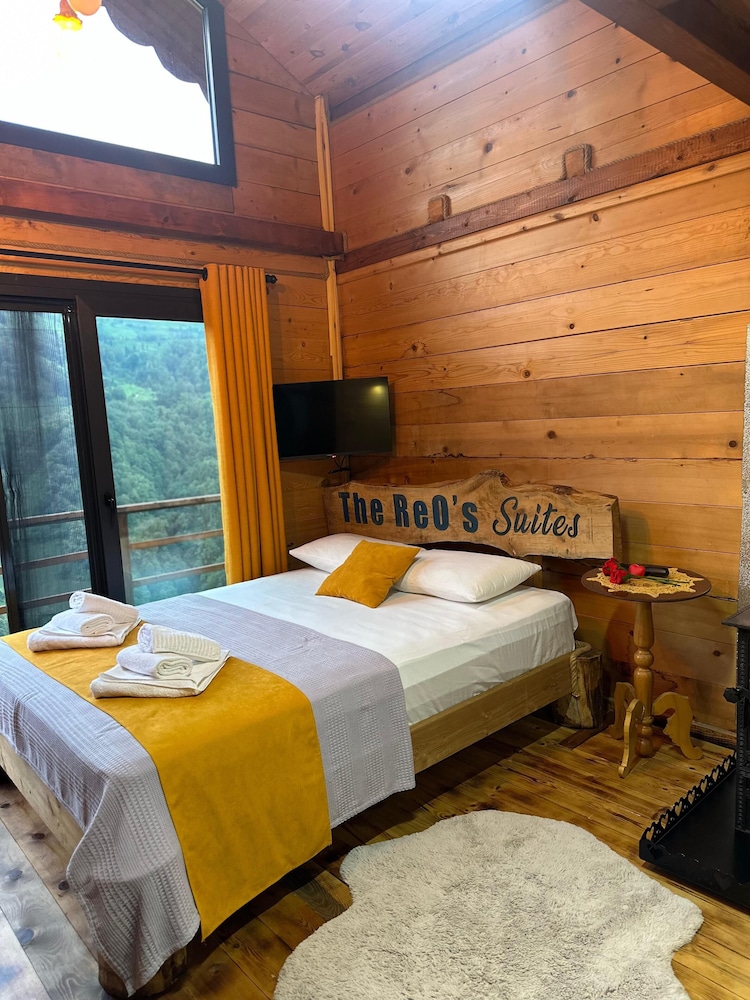 Deluxe Room, Non Smoking, Mountain View