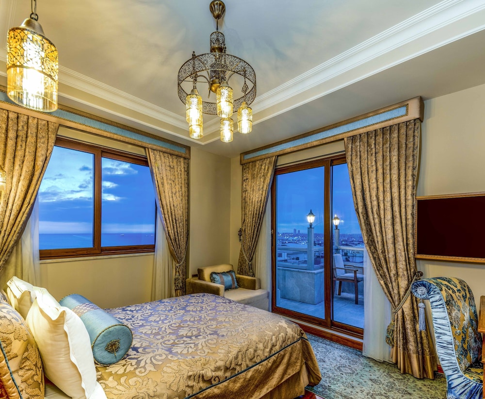 Signature Double Room, Terrace, City View photo 1