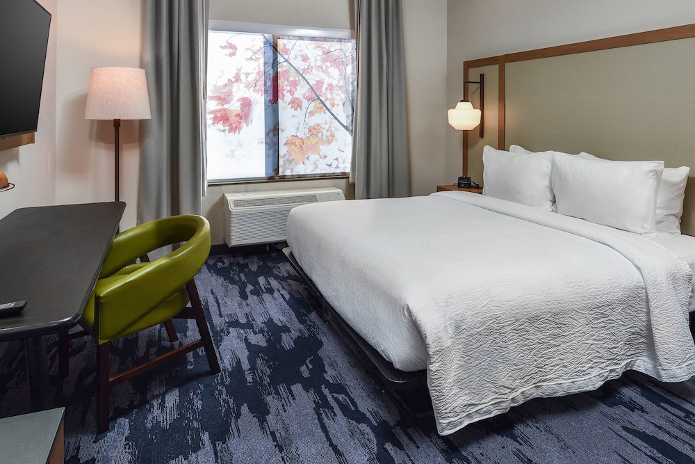 Room, 1 King Bed (Mobility Accessible, Roll-In Shower)