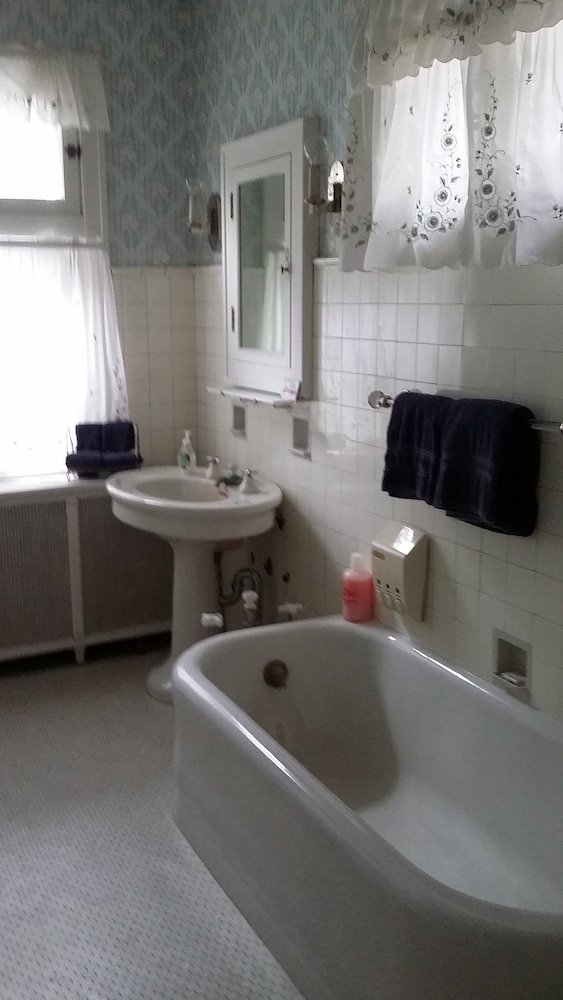 Standard Suite, 1 King Bed, Fireplace (Master Suite) photo 3