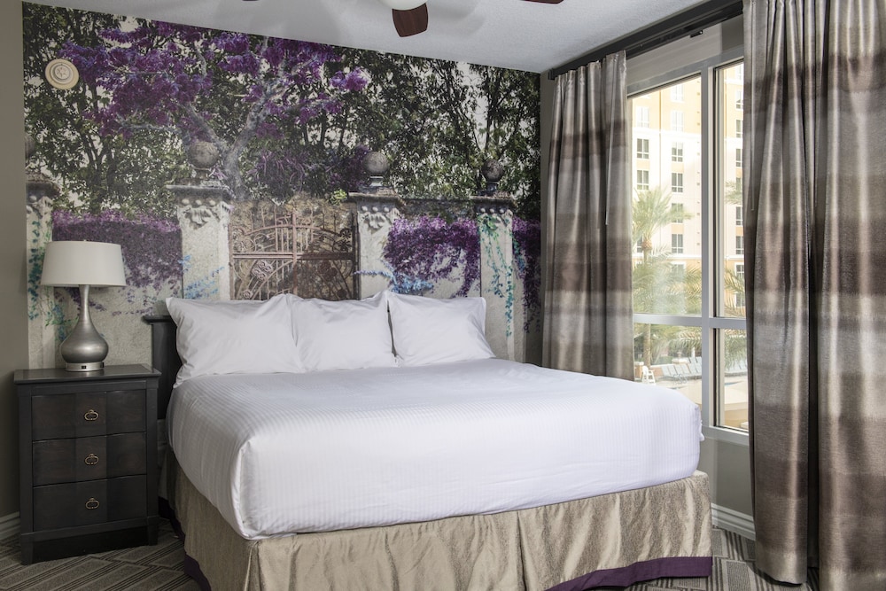 Suite, 1 King Bed with Sofa bed, Kitchenette photo 1