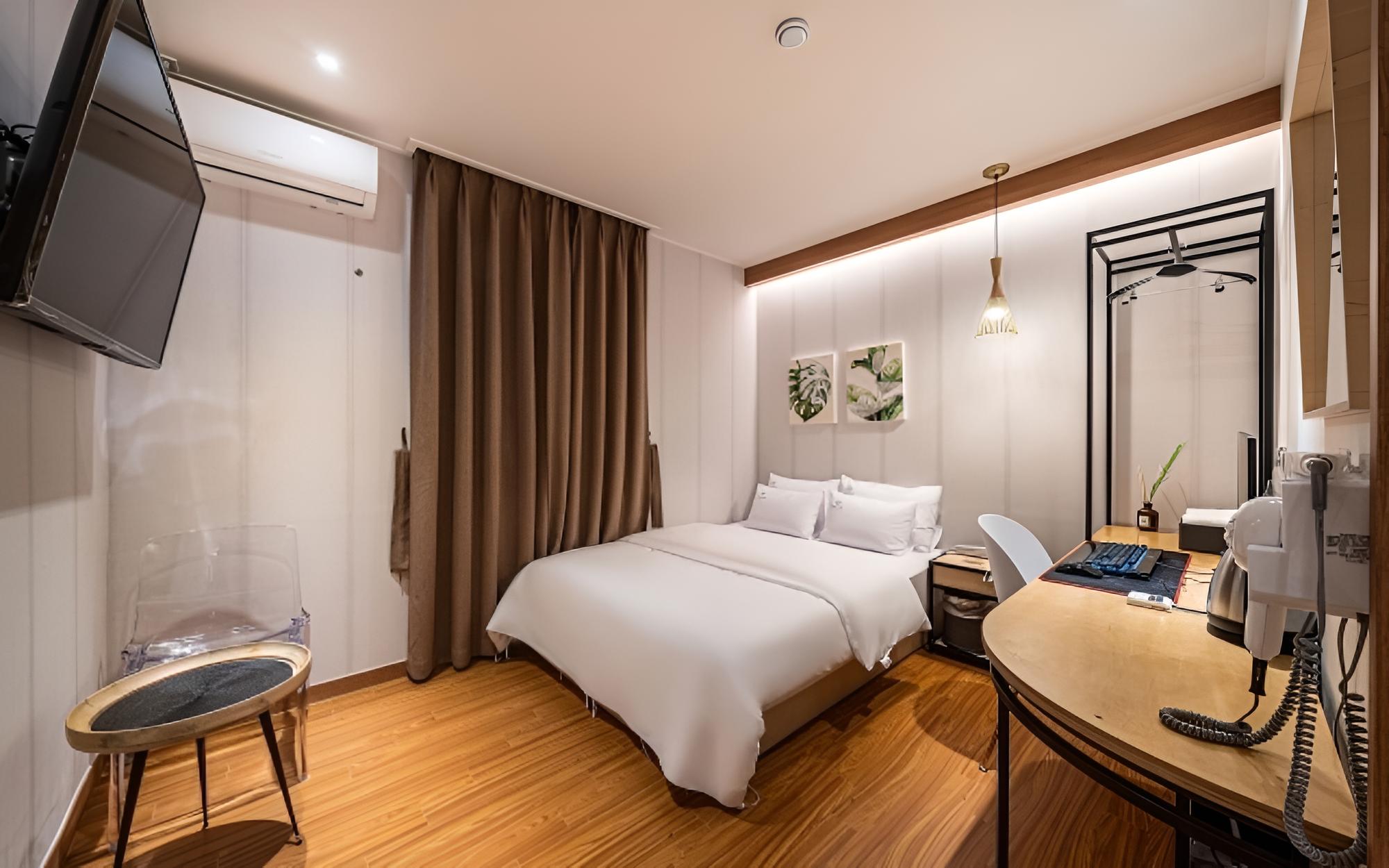 Room (Stay 5 plus 1 (On-site Payment)) - Photo 1