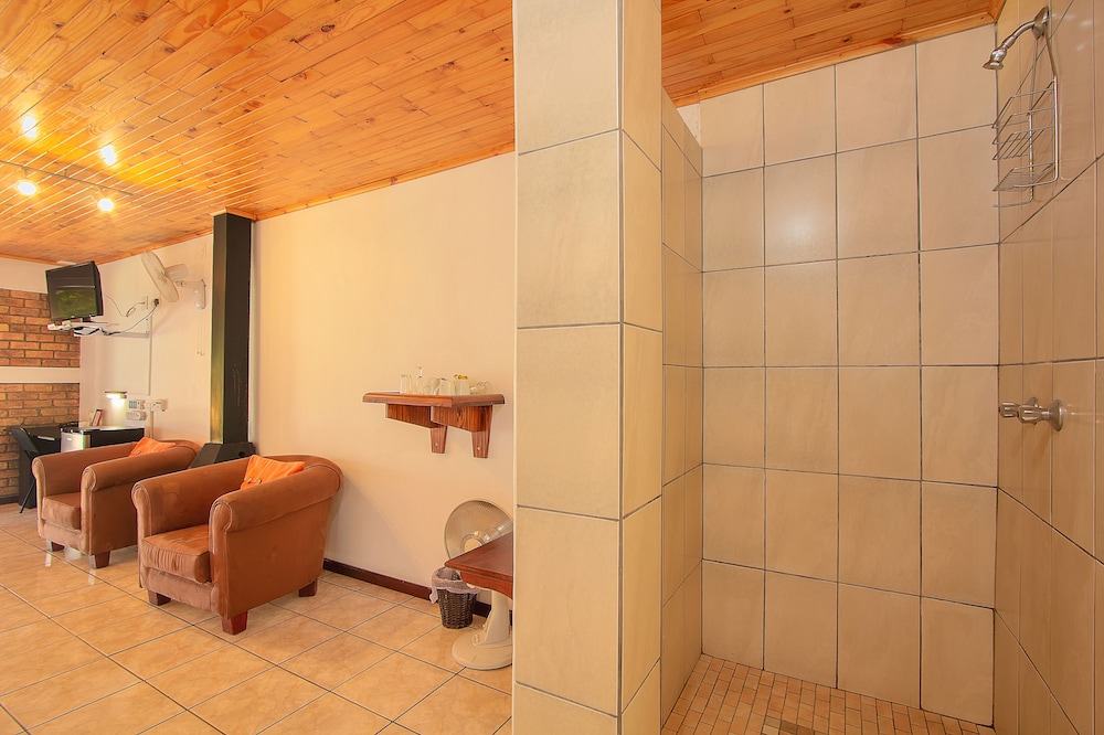 Deluxe Room - Photo 7