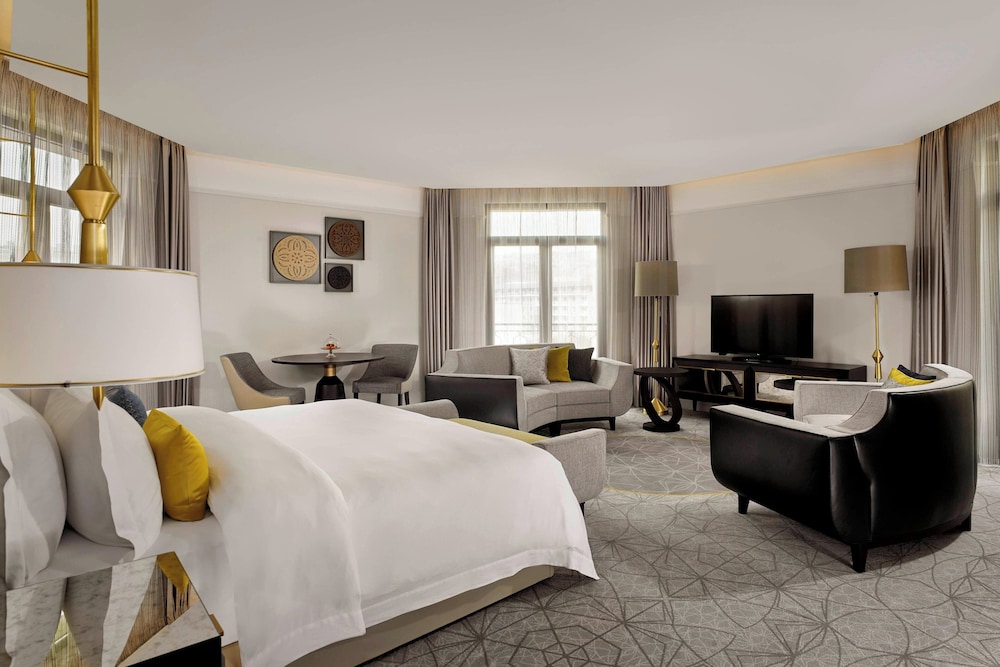 Suite, 1 King Bed photo 1