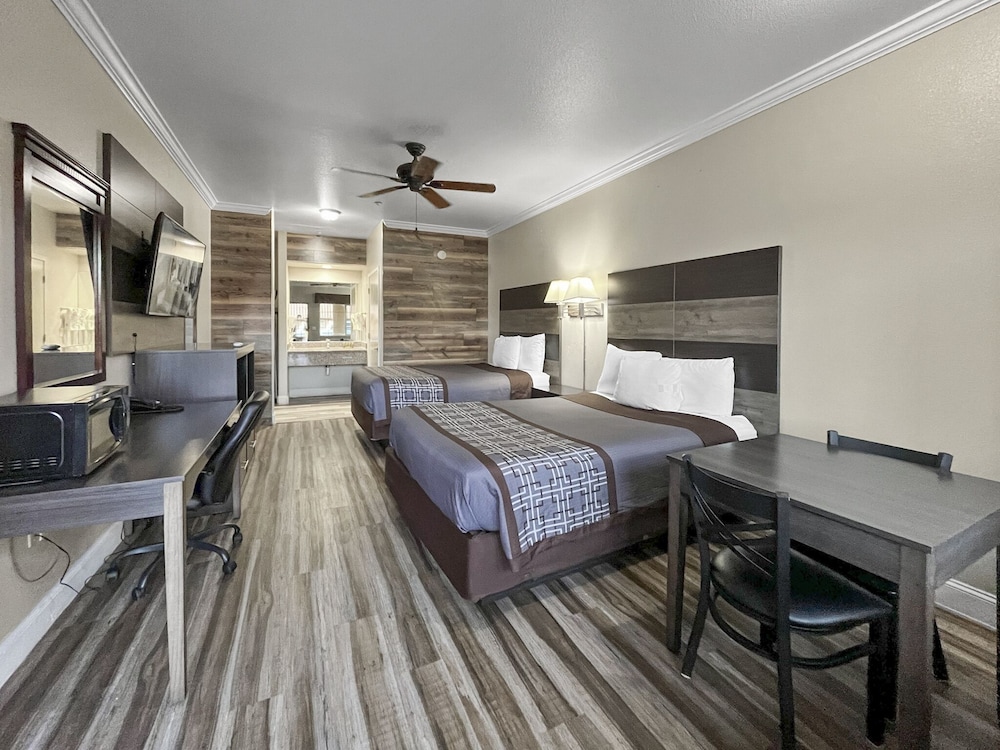 Deluxe Room, 2 Queen Beds - Photo 1