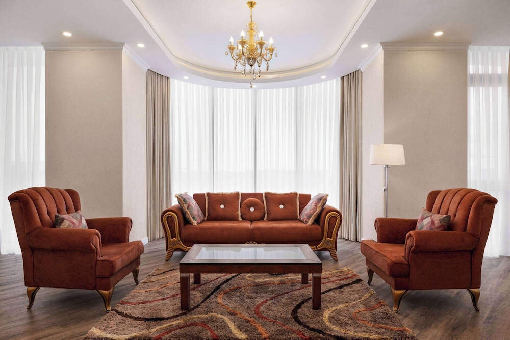 Executive Suite, 1 King Bed, Non Smoking - Photo 1