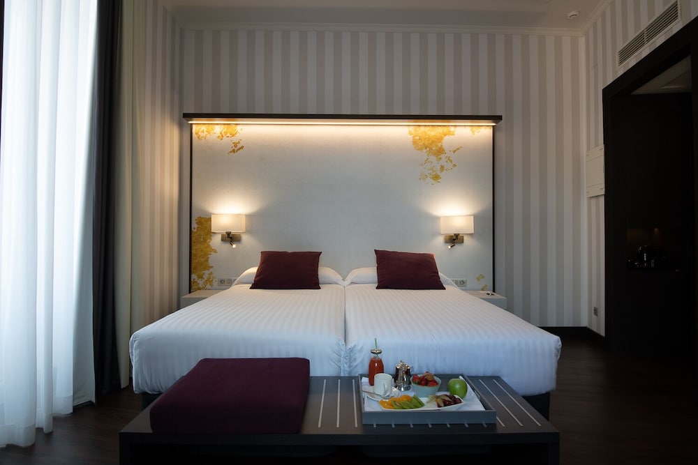 Standard Twin Room (with extra bed) - Photo 4