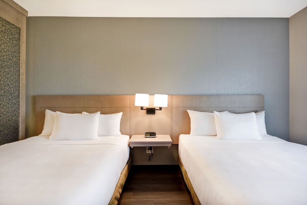 Room, Multiple Beds (High Floor) - Photo 3