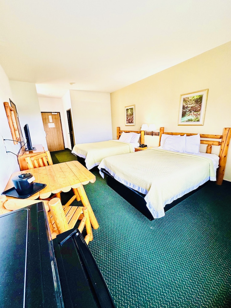 Basic Room, 2 Queen Beds photo 1
