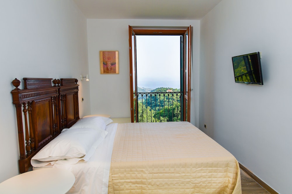 Deluxe Suite, Balcony, Sea View