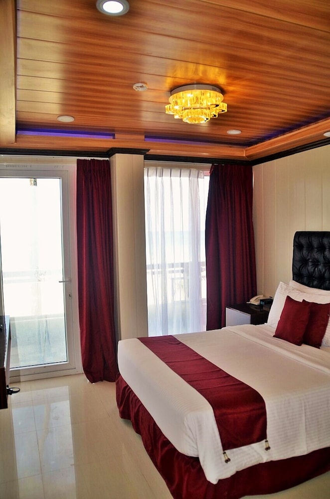 Deluxe with Sea View (Beachfront) photo 1