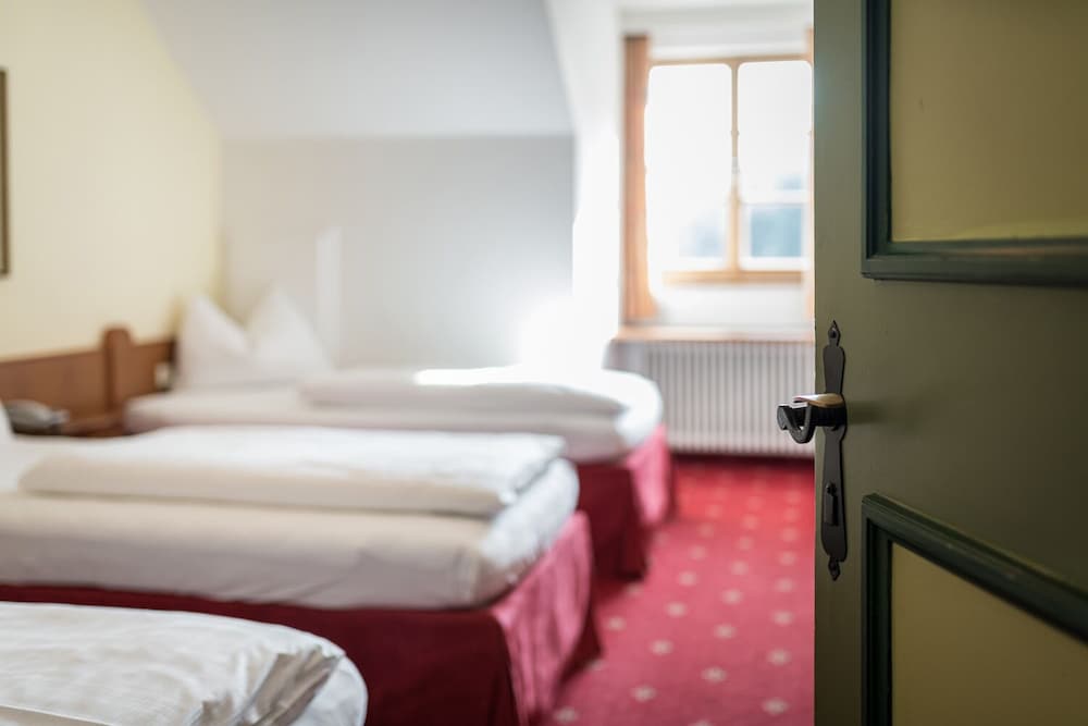 Standard Triple Room, 3 Twin Beds, Non Smoking, Allergy Friendly photo 1