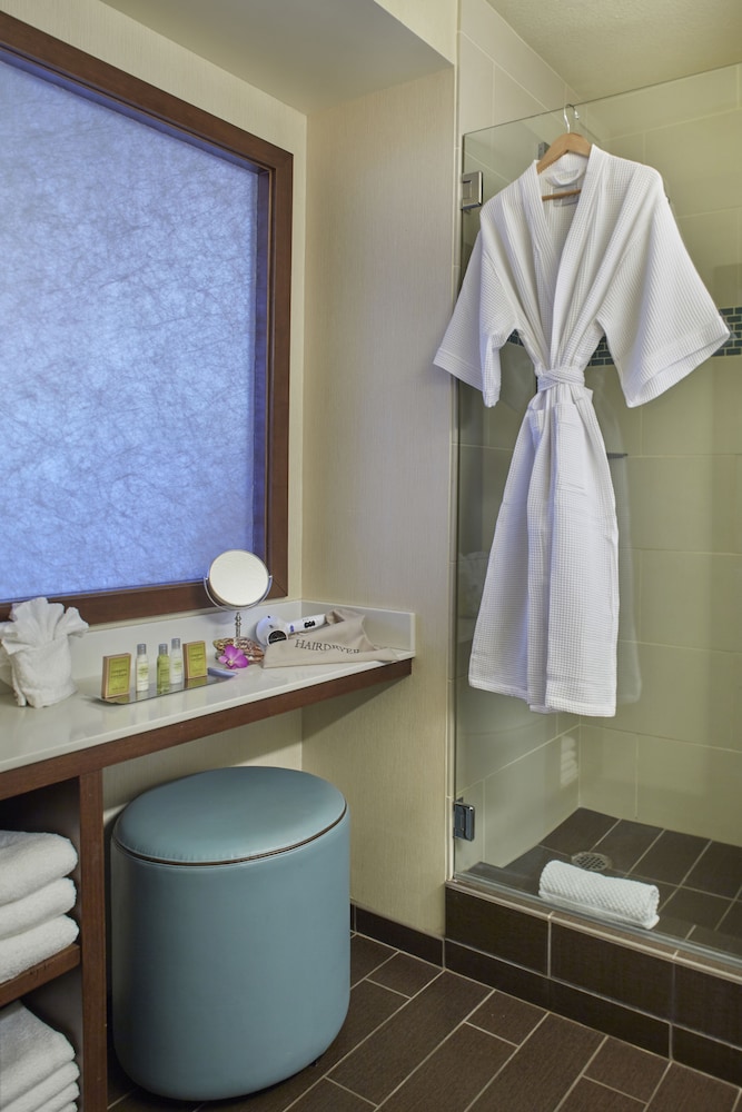 Penthouse, 1 King Bed with Sofa bed (Kapiolani Suite, City/Mountain View) - Photo 10