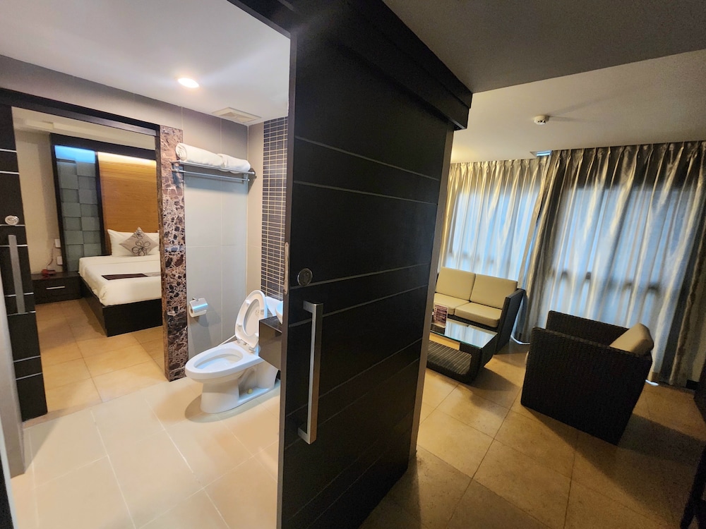 Deluxe Suite photo 3