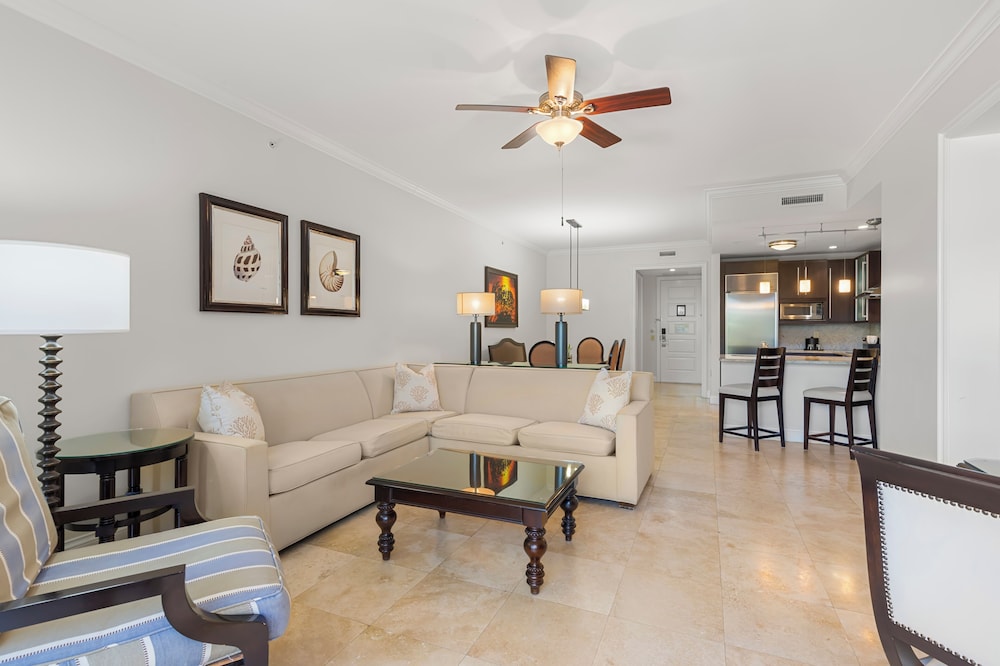 Pool View Suite - Photo 10