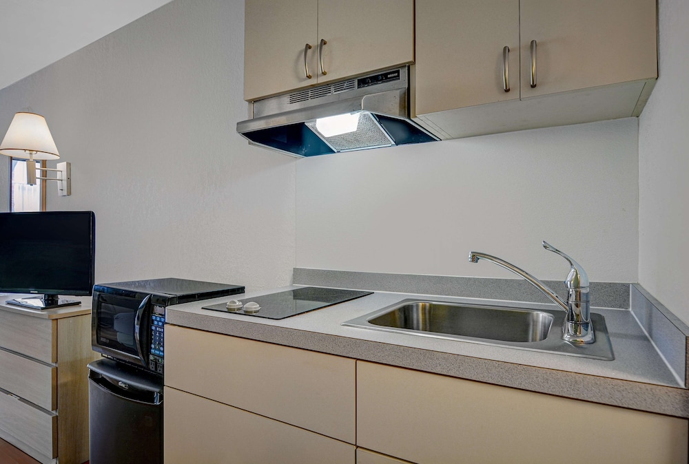 Deluxe Room, 2 Queen Beds, Non Smoking, Kitchenette photo 3