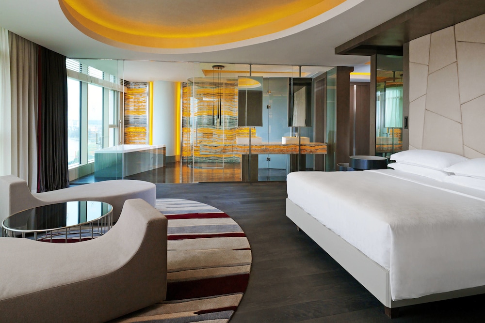 Club Suite, 1 King Bed, River View