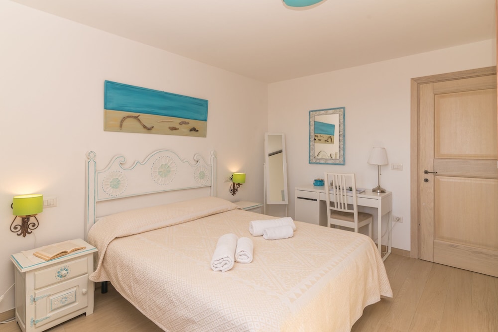Standard House, 3 Bedrooms, 2 Bathrooms (La Casa Di Farina With Pool)