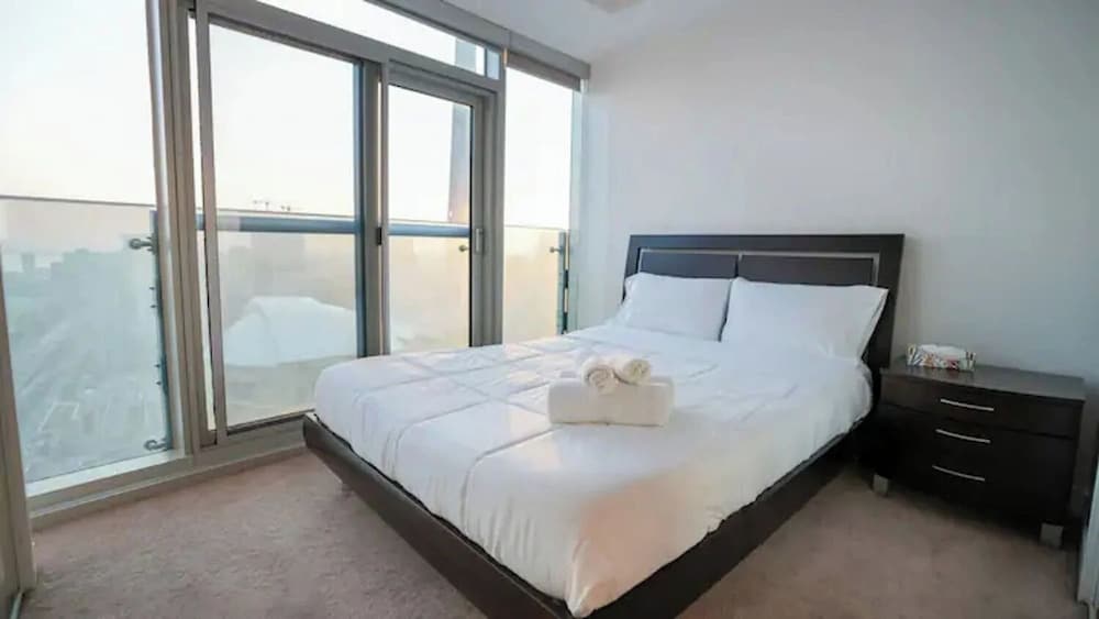 Premier Suite, City View thumbnail 6