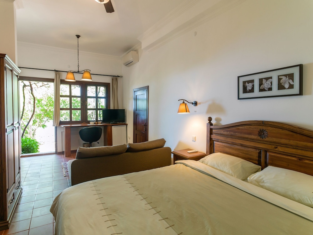 Deluxe Suite, Sea View photo 2