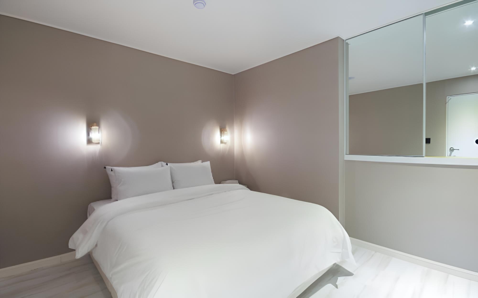 Room (Premium Family Room (with Netflix)) photo 1