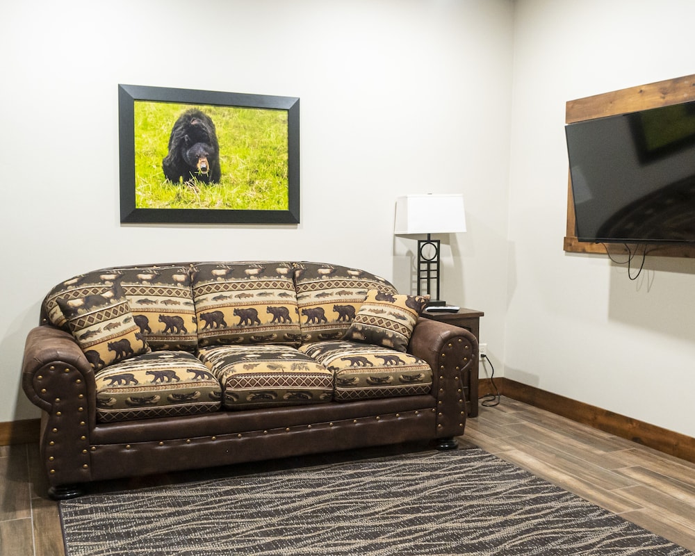 Deluxe Suite, Multiple Beds, Patio - Photo 6