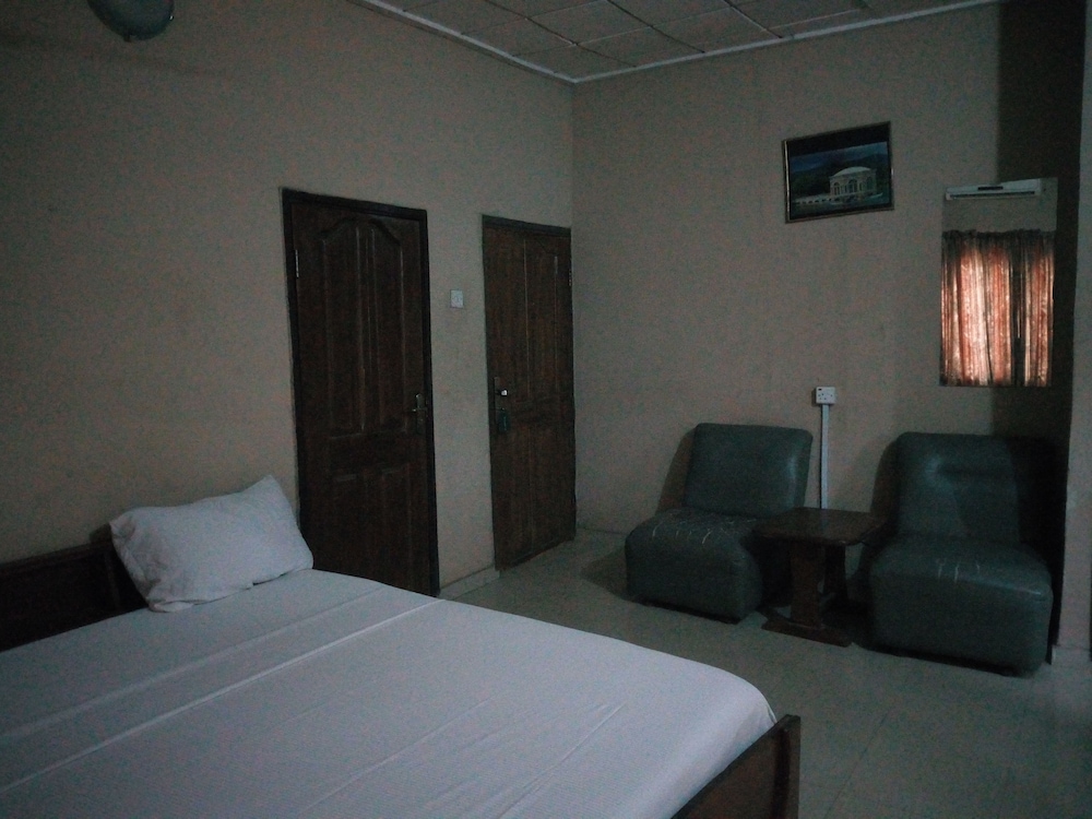 Royal Room - Photo 2