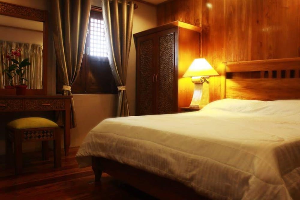 Executive Studio Suite, 1 King Bed, Non Smoking, Balcony photo 2