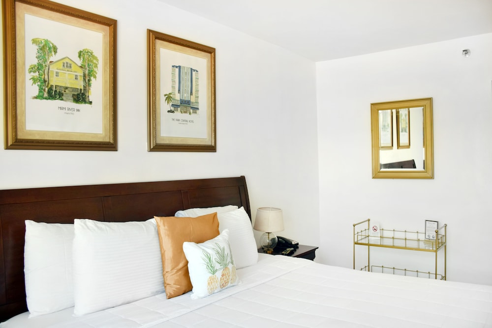 Signature Room, 1 King Bed, Ocean View - Photo 8