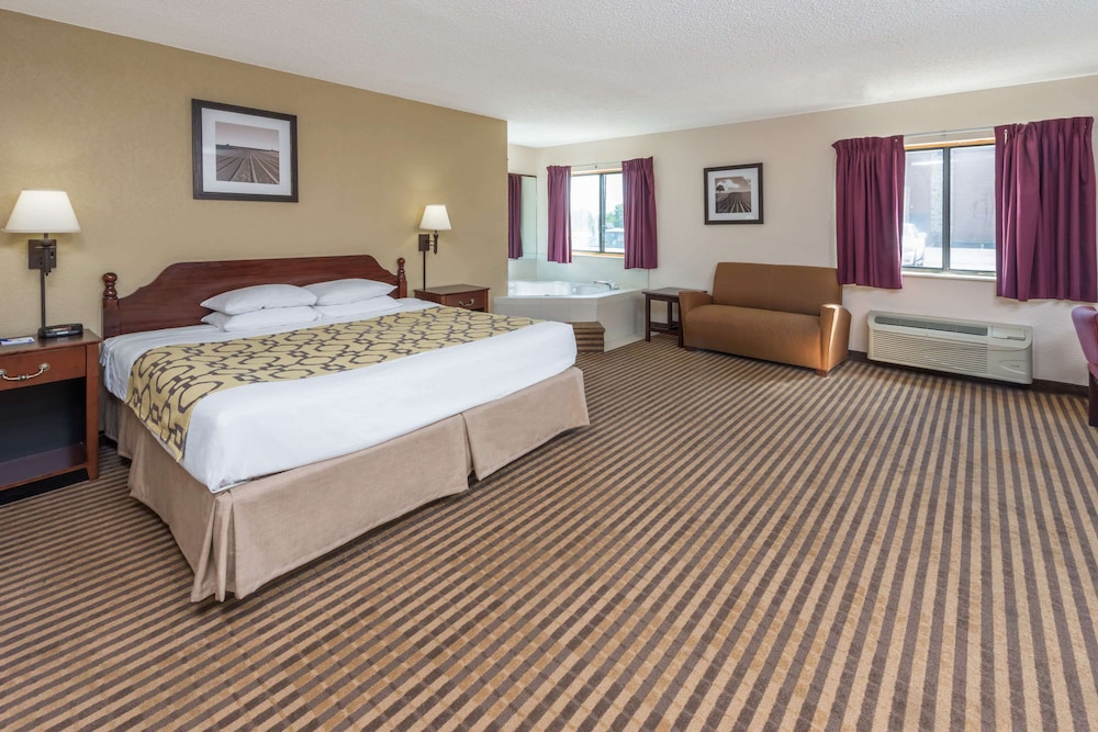 Studio Suite, 1 King Bed, Non Smoking photo 1