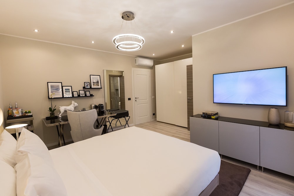 Junior Suite, 1 Queen Bed, City View photo 3