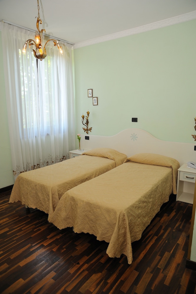 Economy Double or Twin Room photo 2