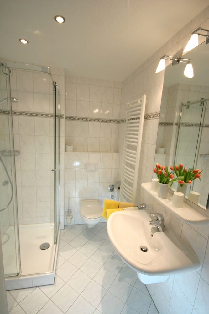 Triple Room, 1 Double Bed With Sofabed, Non Smoking, Park View For 2 Persons photo 2