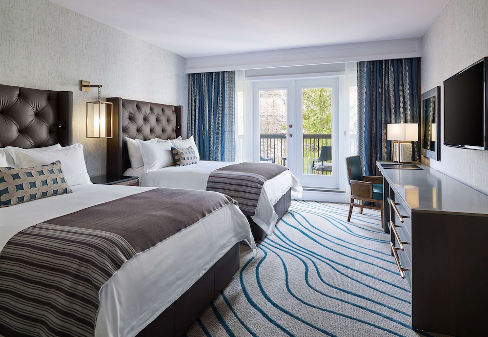 Deluxe Room, 2 Queen Beds, Accessible, Mountain View