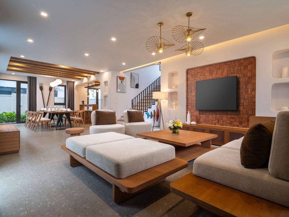 Villa, Multiple Beds