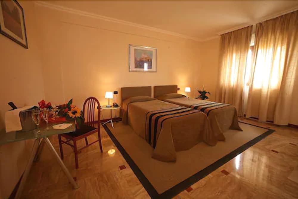 Standard Double or Twin Room photo 1
