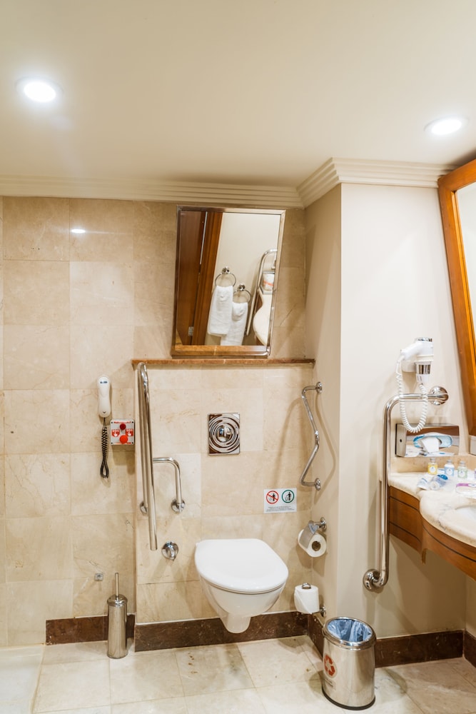 Standard Room, 1 Double Bed, Accessible - Photo 7