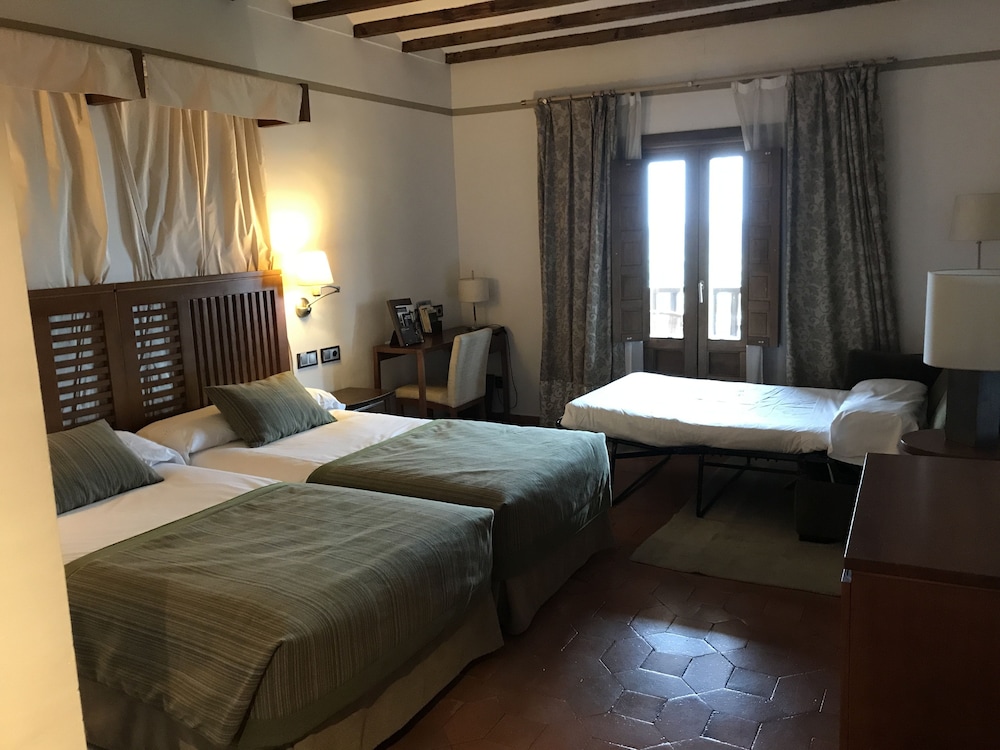 Standard Twin Room (3 adults) - Photo 2