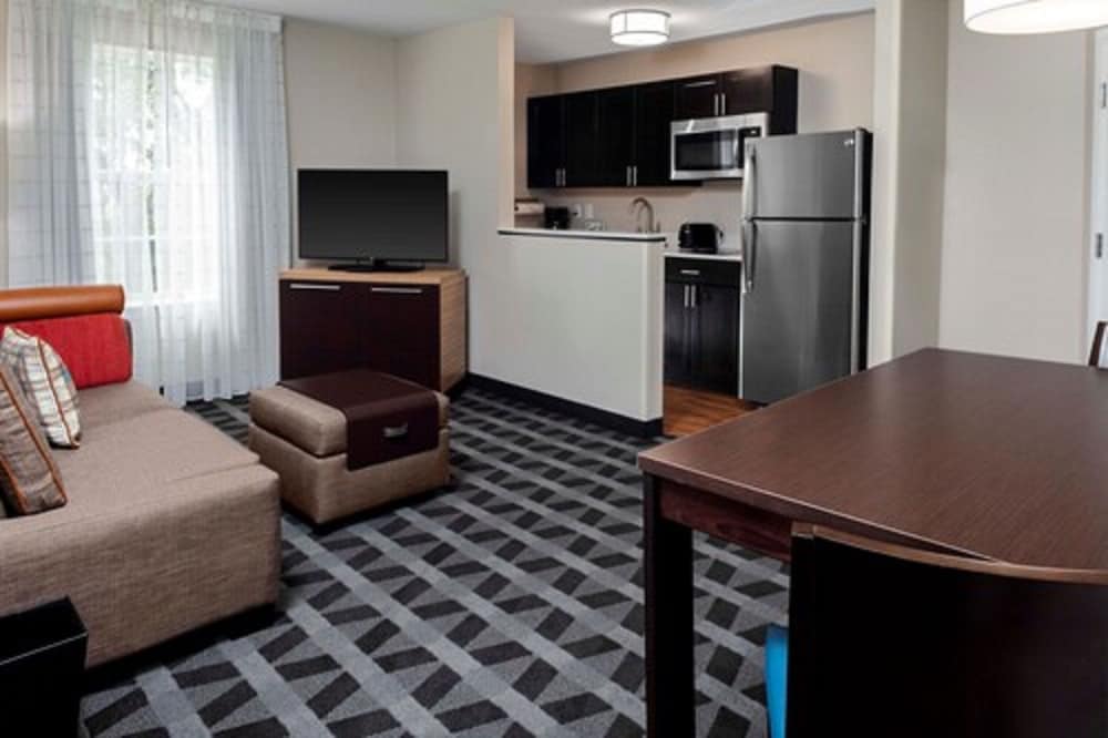 Suite, 2 Bedrooms - Photo 2