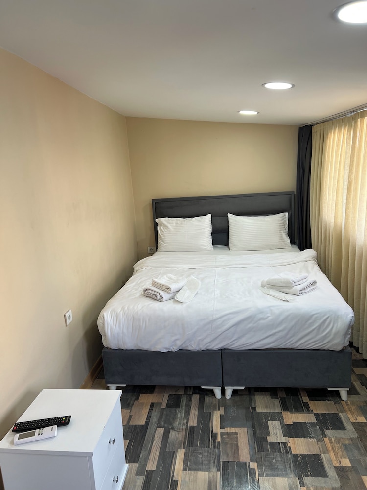 Standard Double Room, 1 King Bed, City View photo 2
