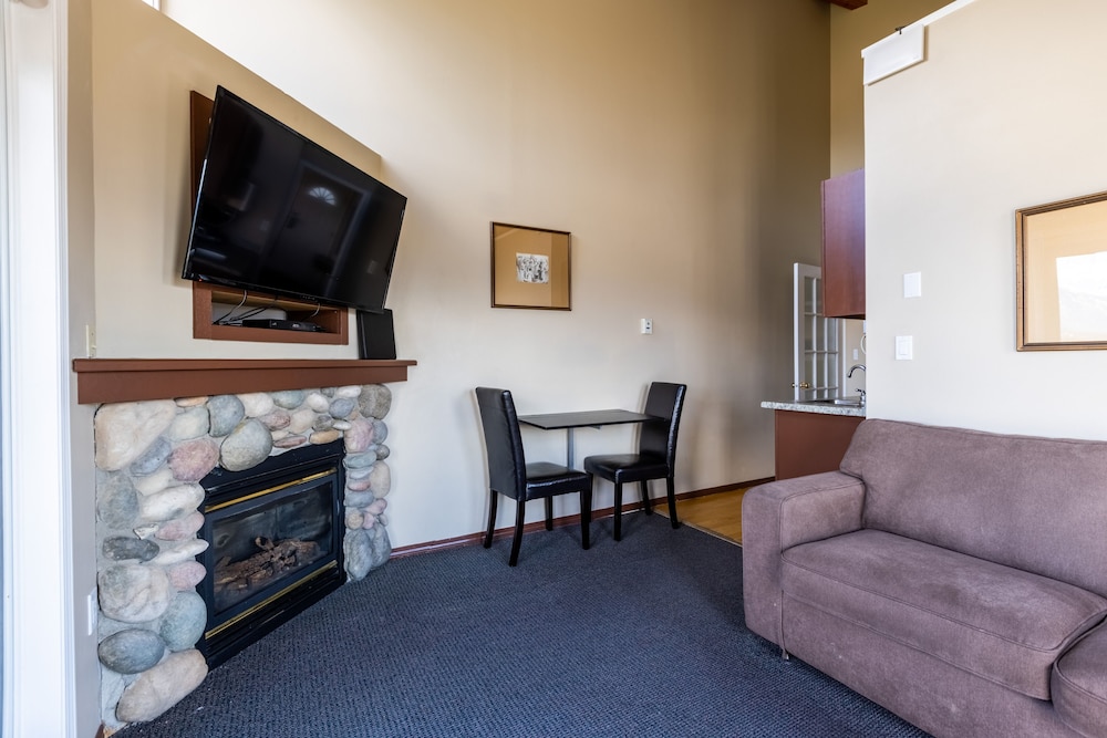 Suite, 1 Bedroom (Stairs Required) Pet-Friendly photo 2