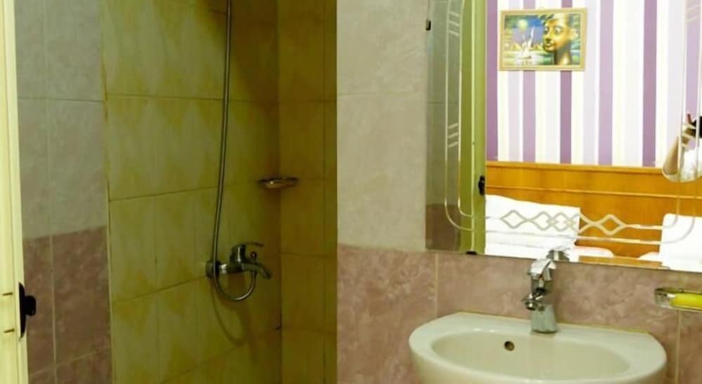 Triple Room, Private Bathroom - Photo 17